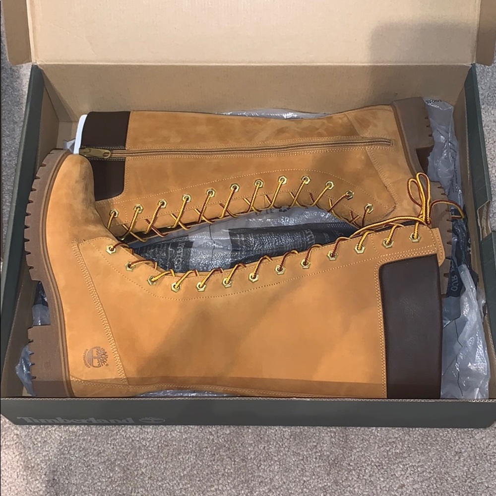Knee-high Timberland boots size 7!!